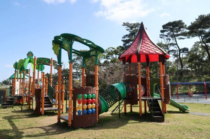 沖縄市「八重島公園」南側エリアの遊具