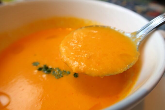 南城市「ガーデンレストラン花さんご」南城市のニンジンを使ったポタージュスープがおいしい