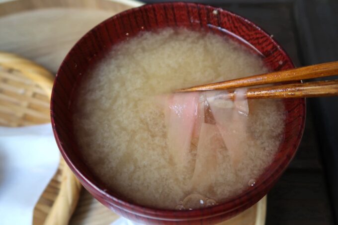 那覇市樋川「MEGURO miso soup stand（メグロミソスープスタンド）」かちゅーゆは素朴でやさしい味だった