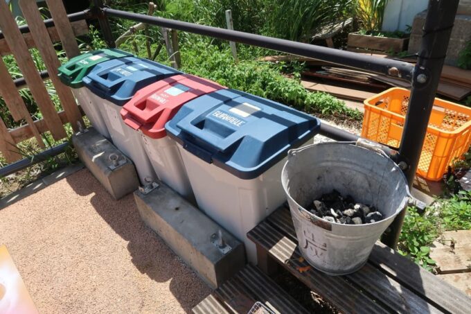 糸満市観光農園「ガジュマルキャンプ」分別ゴミ箱