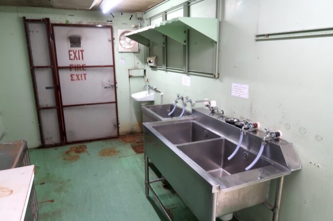 名護「沖縄サンコーストホテル」共用設備の炊事場