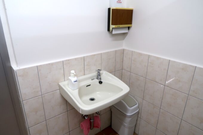 名護「沖縄サンコーストホテル」共用設備のトイレの手洗い場も綺麗