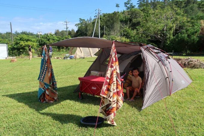 名護「沖縄サンコーストホテル」テントを設営した様子