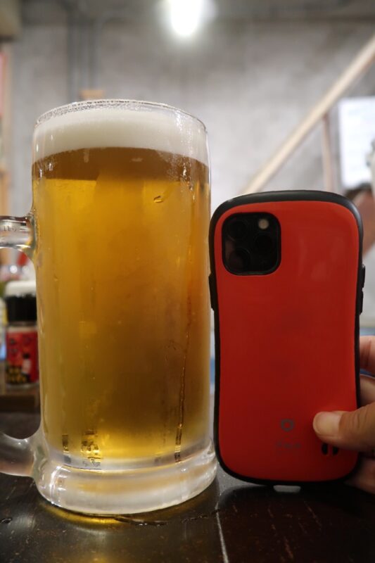 那覇市栄町「美味満福（ウマミタス）」ビールを注文するのが面倒になり、ジャンボサイズでオーダー（450円×3杯分