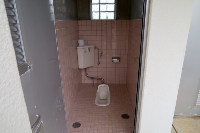 本部町・田空ハーソー公園内「DENKU CAMP FIEL」和式トイレ