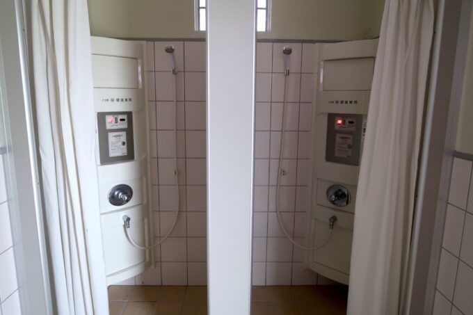 本部町・田空ハーソー公園内「DENKU CAMP FIEL」のシャワー室