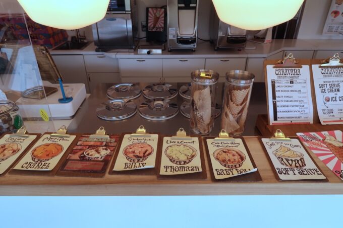 北谷「ZHYVAGO COFFEE ROASTERY（ジバゴコーヒーローステリー）」ドーナツとアイスのスタンド