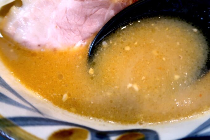 宮古島「麺屋サマー太陽」宮古牛ホル麺の味噌スープ