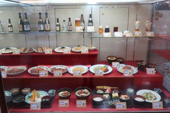 宮古空港2階のレストラン「ぱいぱい のむら」の食品サンプル