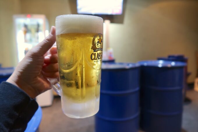 「函館立ち飲み ハコスタ」ビールはサッポロクラシック（450円）も置いている