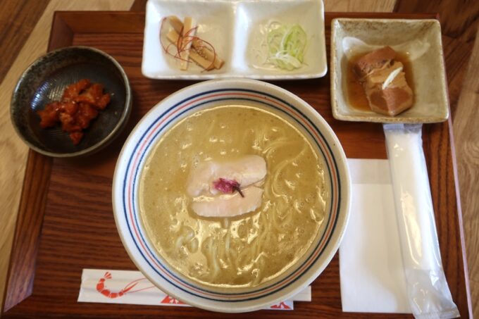 宜野湾「ラブメン本店」リニューアル後に食べた桜鶏塩ラーメン（800円）