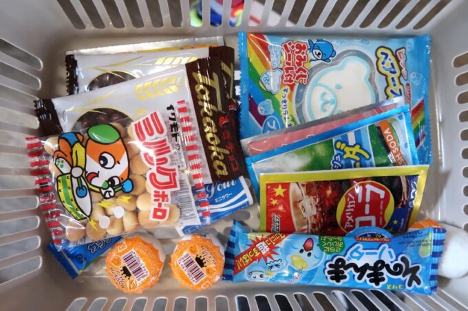 函館市陣川町「泣く子も駄菓子」お子サマーが購入したお菓子類