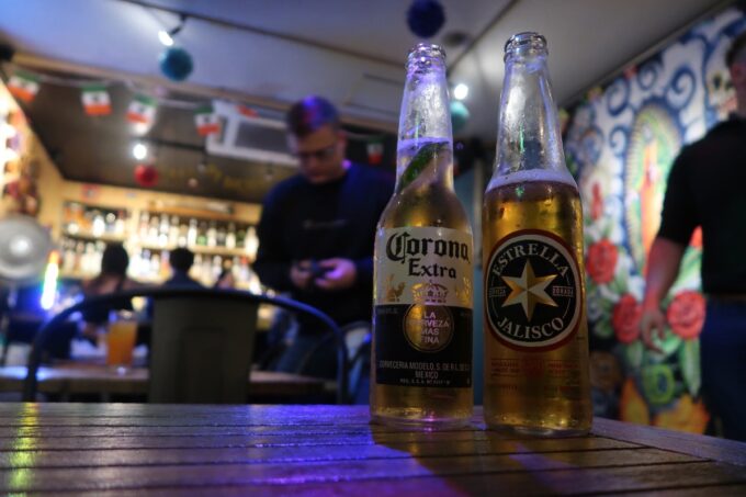 沖縄市・一番街「Tequila Bar＆Grill（テキーラ バー＆グリル）」メキシカンビール（700円）