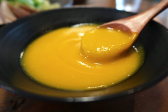 那覇市首里「CONTE（コント）」ランチのスープは優しい味わい