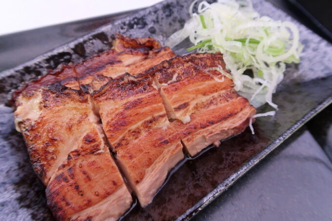 本部町備瀬「琉球麺 茉家」炙り三枚肉
