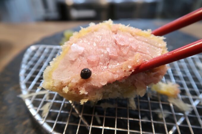 那覇市首里汀良町「とんかつレストランYAMASHiRO（ヤマシロ）」肉汁が溢れ出るシャトーブリアンのとんかつ
