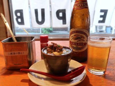 那覇市久米「ビンビール酒場 韋駄天」の瓶ビールと煮込み