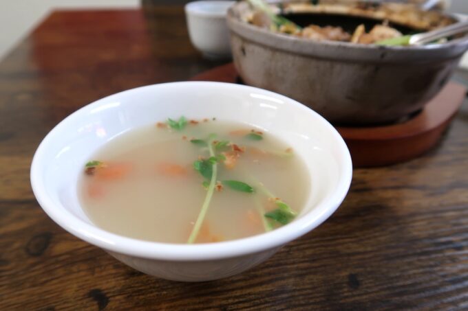 那覇市前島「中國菜 Yoshi」ランチの香港名物土鍋ごはんについてきたスープ