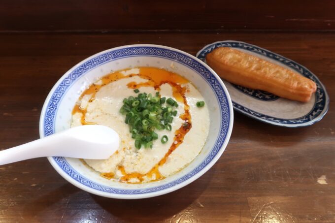 読谷村「ロータスキッチン」シャントウジャン（豆乳スープと揚げパン、500円）