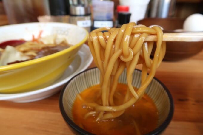 那覇市泉崎「トルネコパーパ」トルネコラーメンの麺をすきやき風に溶き卵で食べた