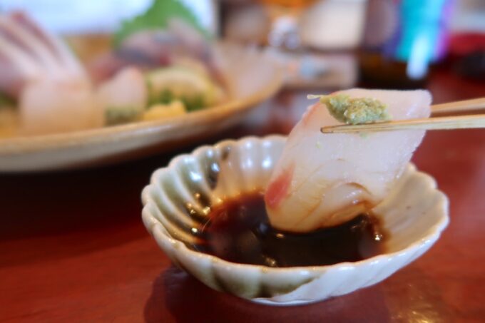 蒲田「Bar FUKURO（バーフクロウ）」お刺身盛りの中に愛媛県産の真鯛があった