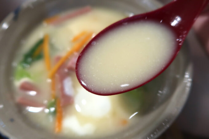 那覇市松尾「いつでも朝ごはん」の味噌汁はいなむるち的な甘いタイプ