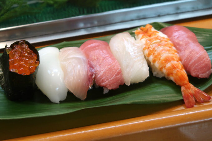 東浅草「金太楼鮨 本店」特にぎり1.5人前のお寿司がどんどん出てくる
