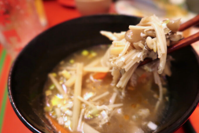 宜野湾市大山「麻婆食堂 福笑い」ファミリーコース（4500円）の酸辣湯スープ