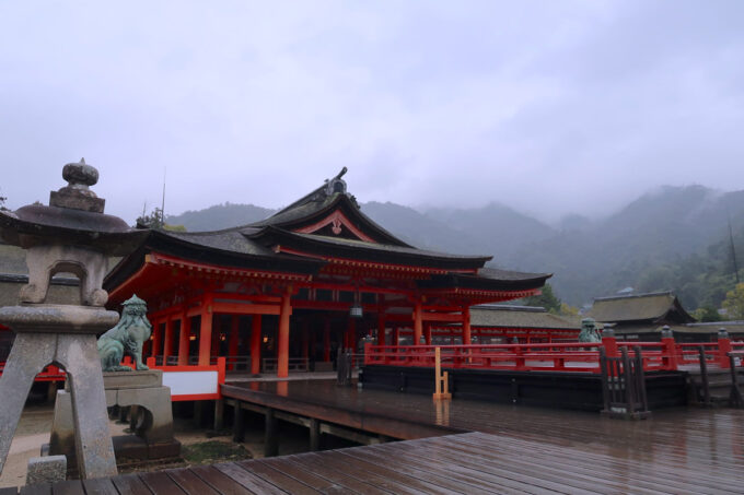 雨の厳島神社