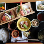 うるま市「創作和食 真」ランチの真 shin 御膳（1300円、2023年1月時点）を真上から撮影
