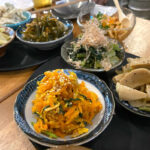 那覇市「泉崎料理店 だだだ」本日のおばんざい3点盛り（979円）を2セット注文した