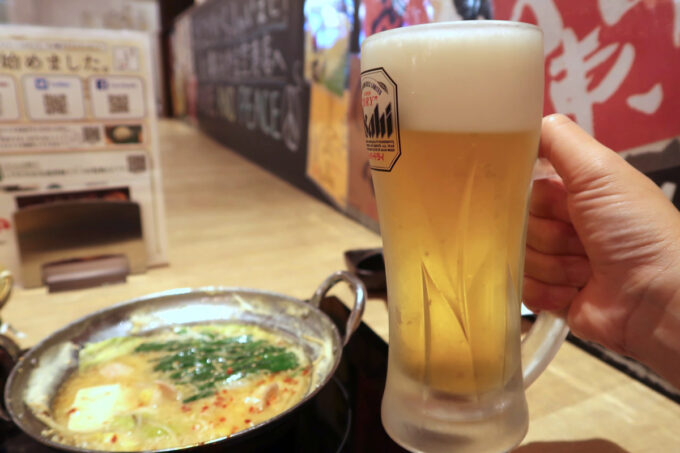 福岡空港国内線ターミナル3階「博多もつ鍋 おおやま」生ビール中ジョッキをおかわり