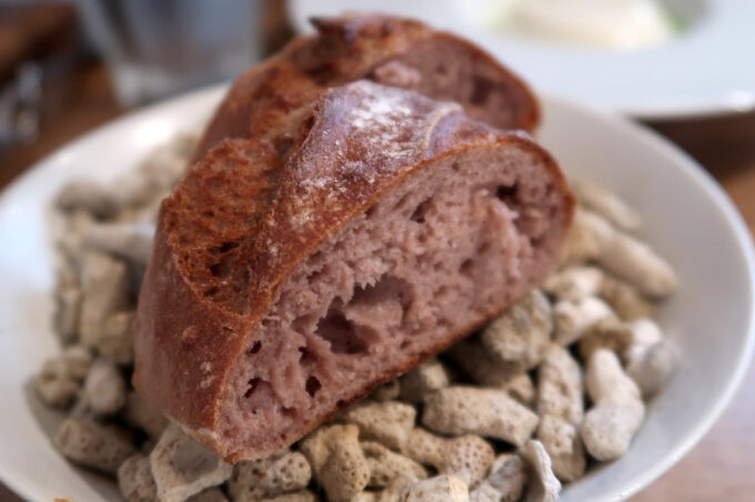 那覇市壺川「onde（オンド）」ランチの自家製パンには栗が使われている