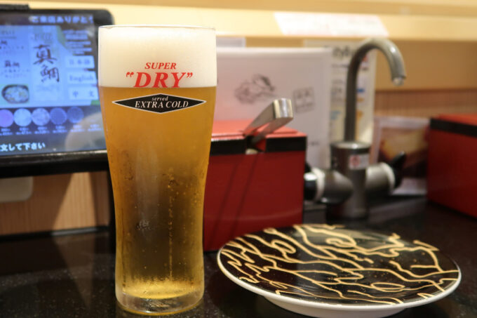 JR蒲田駅「回し寿司活 グランデュオ蒲田店」ビールはアサヒスーパードライ（中、638円）