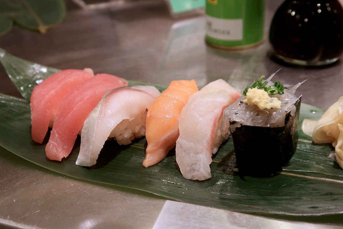 JR品川駅構内「立喰い寿司 魚がし日本一 エキュート品川店」で食べた握り寿司