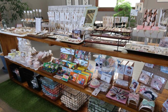 沖縄市比屋根「パニーニ専門店 サクパン」ハンドメイド雑貨の販売もしている