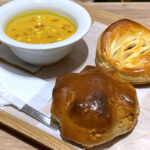 「リトルマーメイド浦添パルコシティ店」で購入したパンとスープ