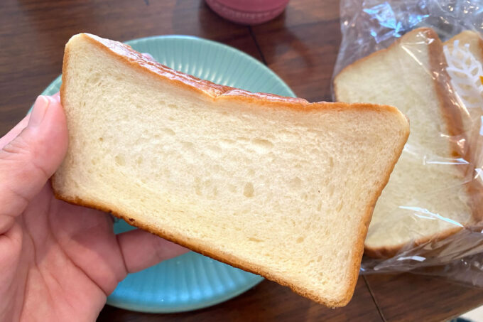 「リトルマーメイド浦添パルコシティ店」甘味のあるふわふわな北海道ミルク食パンがおいしい