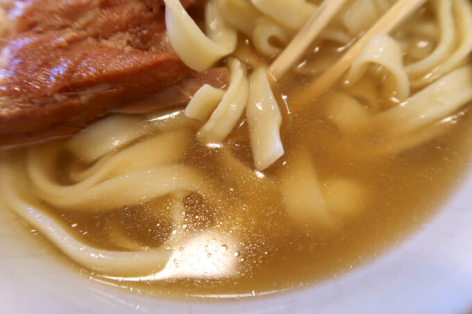 名護市大北「おおしろそば」カツオ出汁のあっさりスープ
