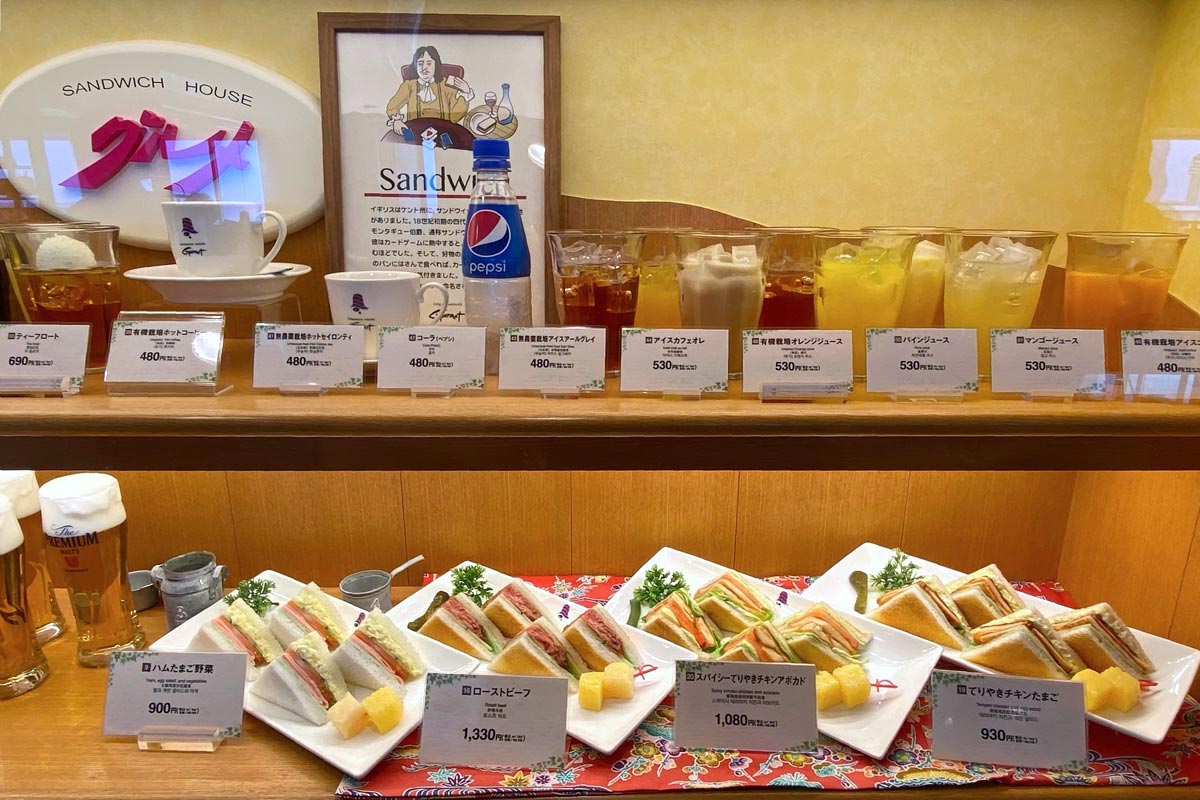 那覇空港（国内線4階）「サンドイッチハウス グルメ」店頭に並ぶ食品サンプル（その4）