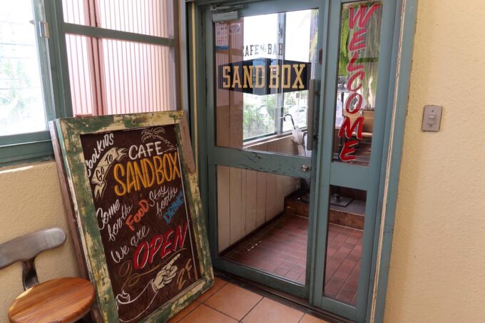 北谷町宮城「Sandbox Burgers（サンドボックス）」の入り口