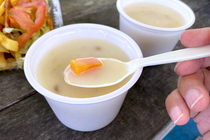 金武町のパーラー「リトルキッチン」スープ（100円、2023年8月時点）
