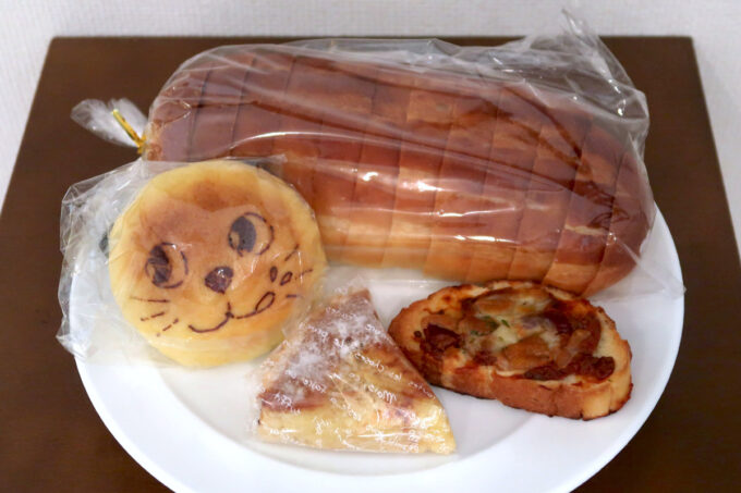 那覇市の栄町市場「ザ サカエマチ アーケード ベーカリー（THE SAKAEMACHI ARCADE BAKERY）」で買ってきたパン
