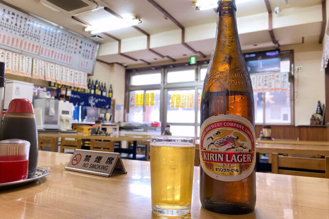 川崎「丸大ホール本店」瓶ビールはキリンラガーを選んだ（大瓶、650円）