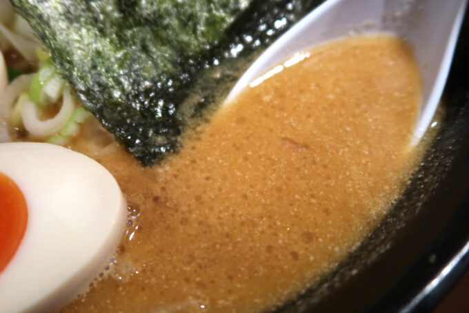 「北海道らーめん 奏 蒲田店」みそらーめんのスープには北海道産の味噌を使用