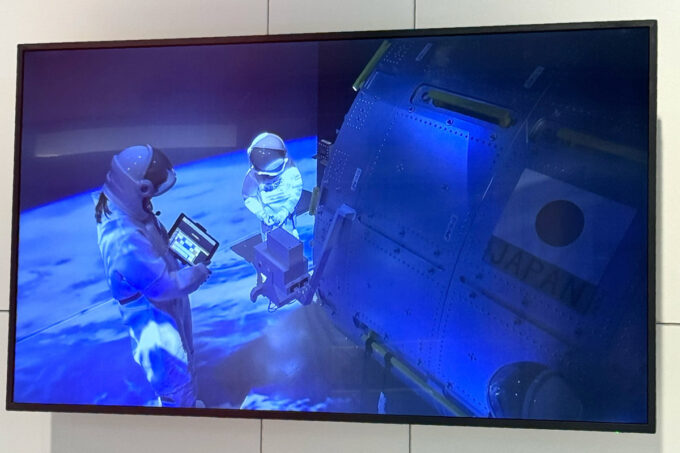 「キッザニア福岡」の宇宙訓練センターにある宇宙ステーションでお仕事体験をするお子サマー