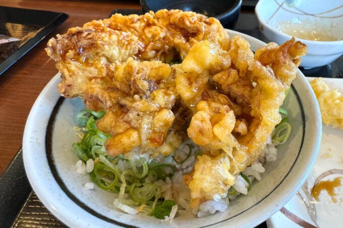 「丸亀製麺 宜野湾」かしわ天ぷらがワイルドな大きさで苦戦した