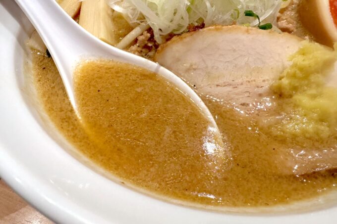 札幌・すすきの「札幌らーめん輝風（きふう）」のスープは清湯ベース