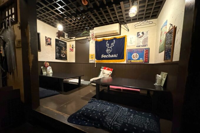 札幌・すすきの「居酒屋せっちゃん」の店内（小上がり席）