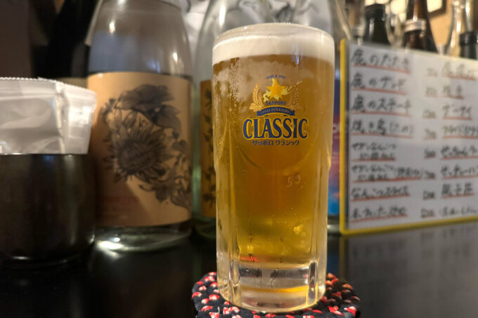 札幌・すすきの「居酒屋せっちゃん」ビールはサッポロクラシック（600円）